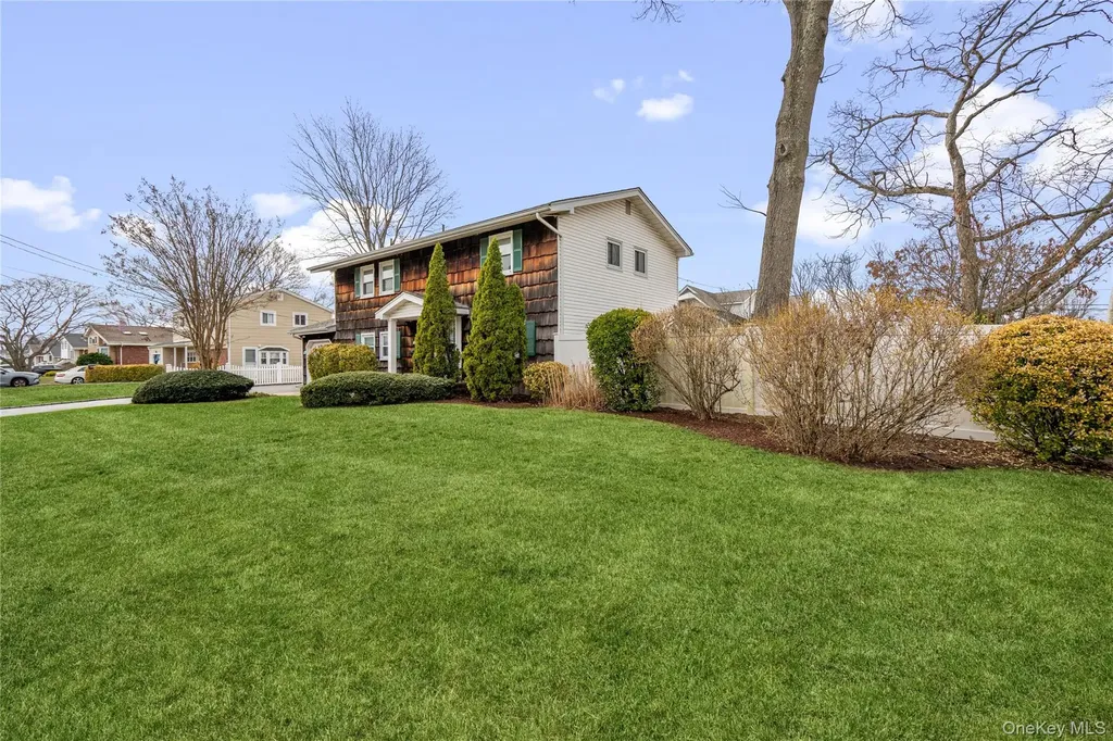 226 W 18th Street Deer Park NY 11729