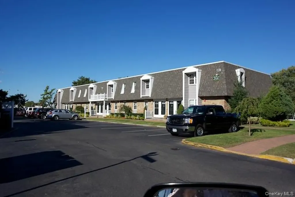 10 Mainsail Drive Patchogue NY 11772