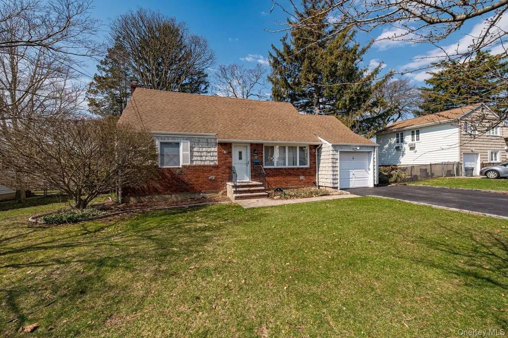 10 Wallace Drive Plainview NY 11803