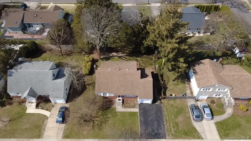 10 Wallace Drive Plainview NY 11803