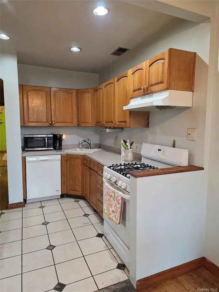 14208 56th Road Flushing NY 11355