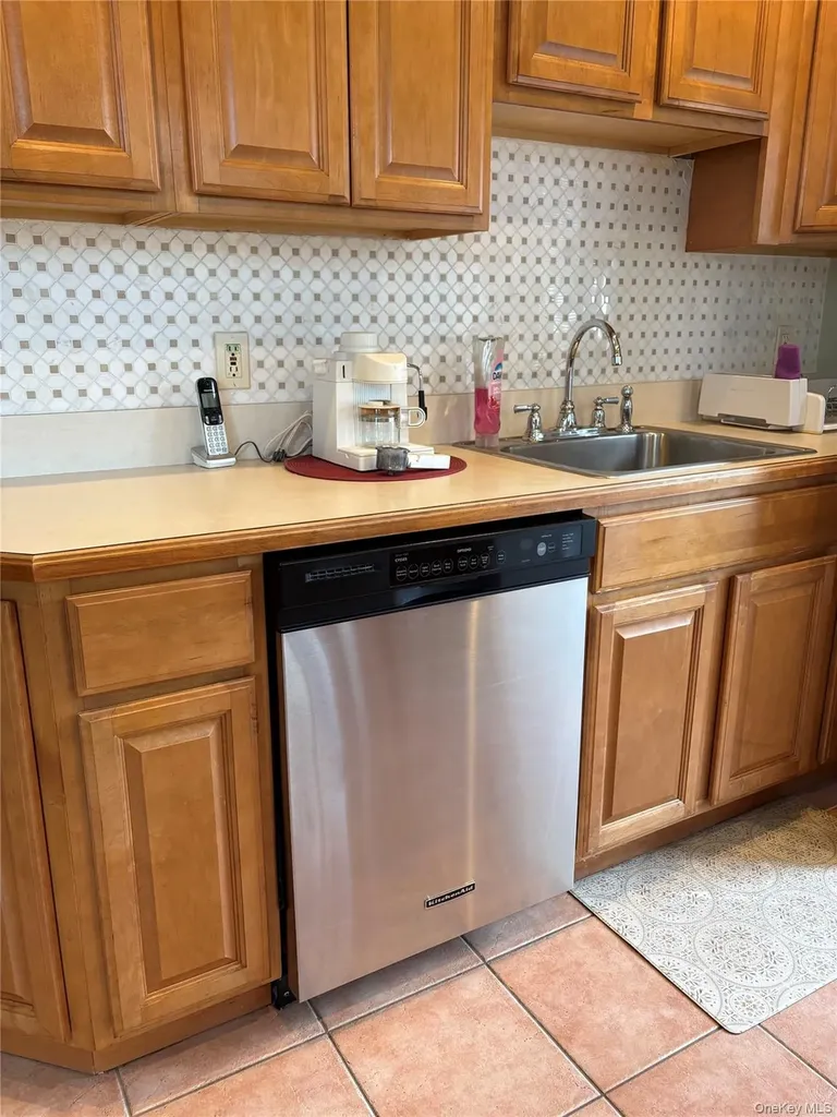 9 Northcote Road Westbury NY 11590