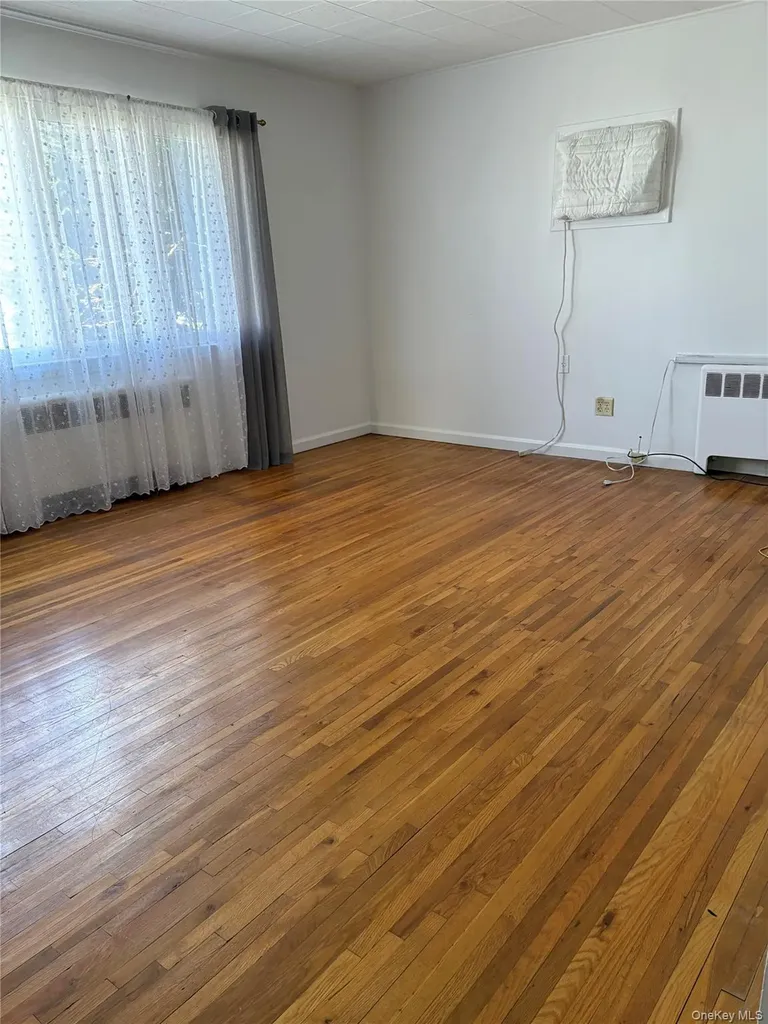 9 Northcote Road Westbury NY 11590