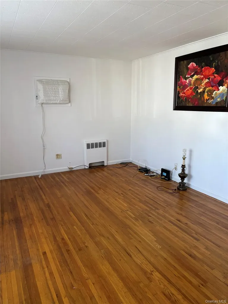 9 Northcote Road Westbury NY 11590