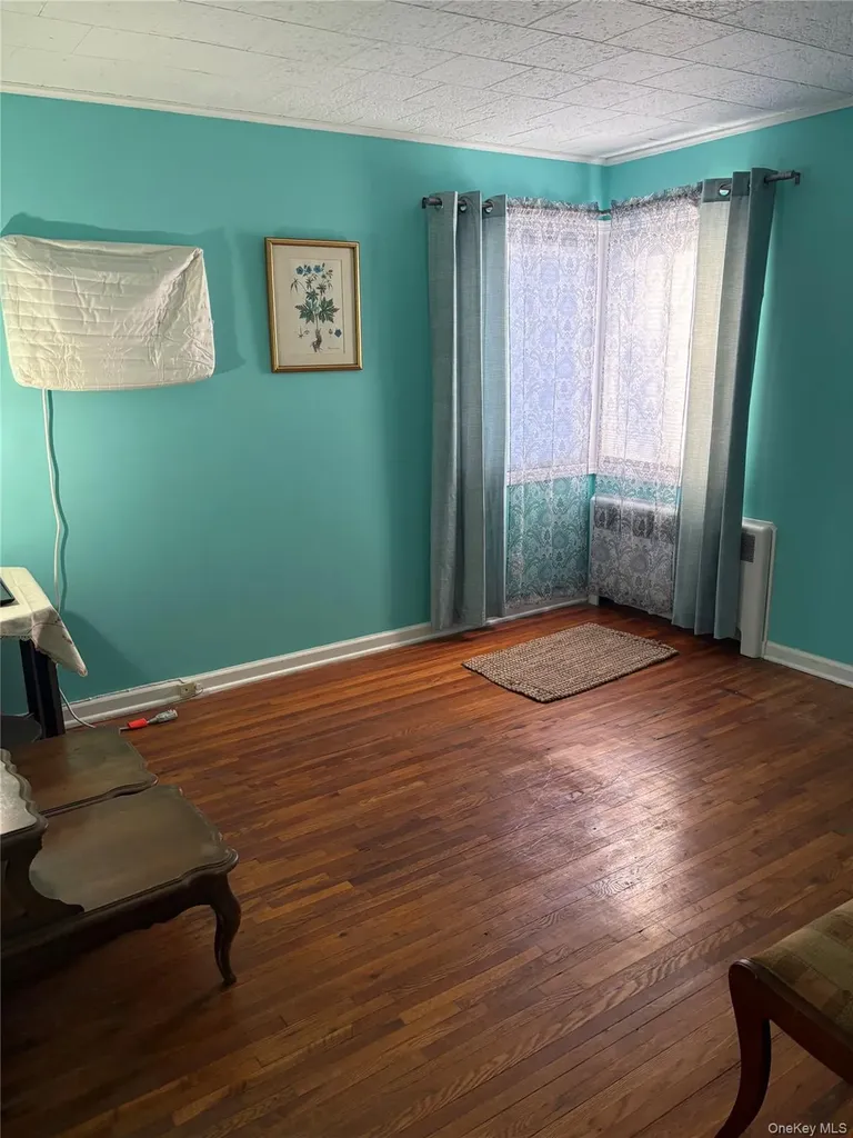 9 Northcote Road Westbury NY 11590