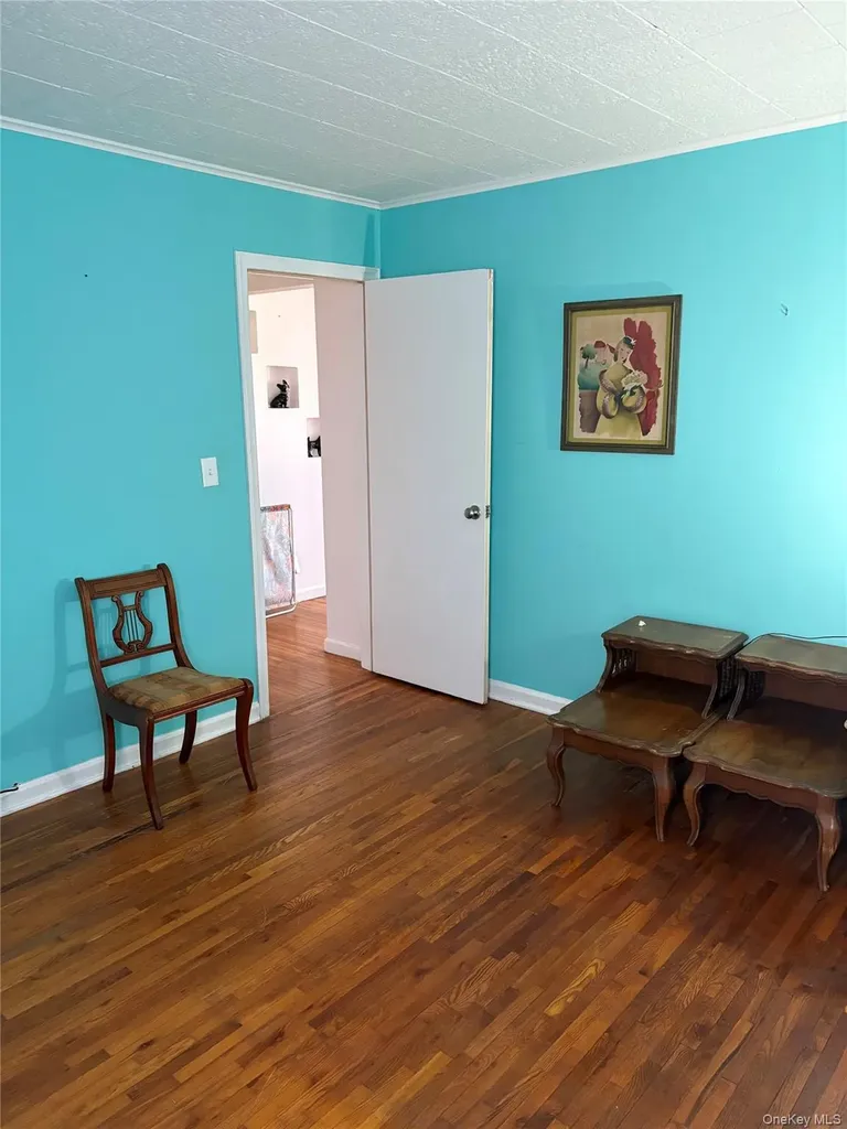 9 Northcote Road Westbury NY 11590