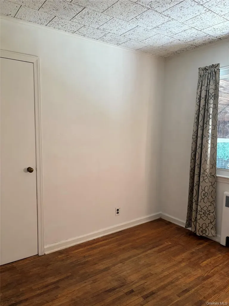 9 Northcote Road Westbury NY 11590