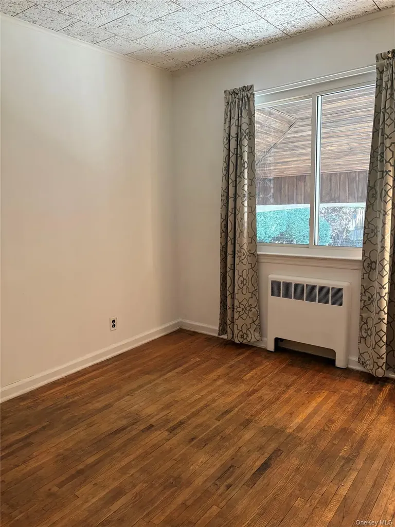 9 Northcote Road Westbury NY 11590