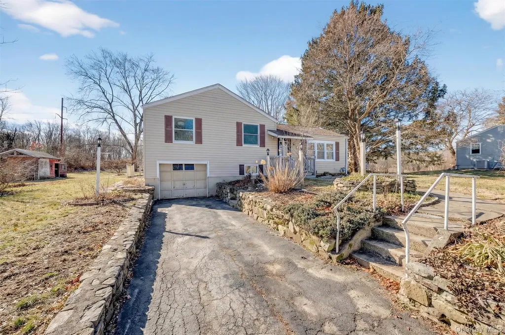 27 Franklin Road Hyde Park NY 12538