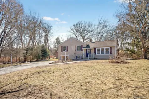 27 Franklin Road Hyde Park NY 12538