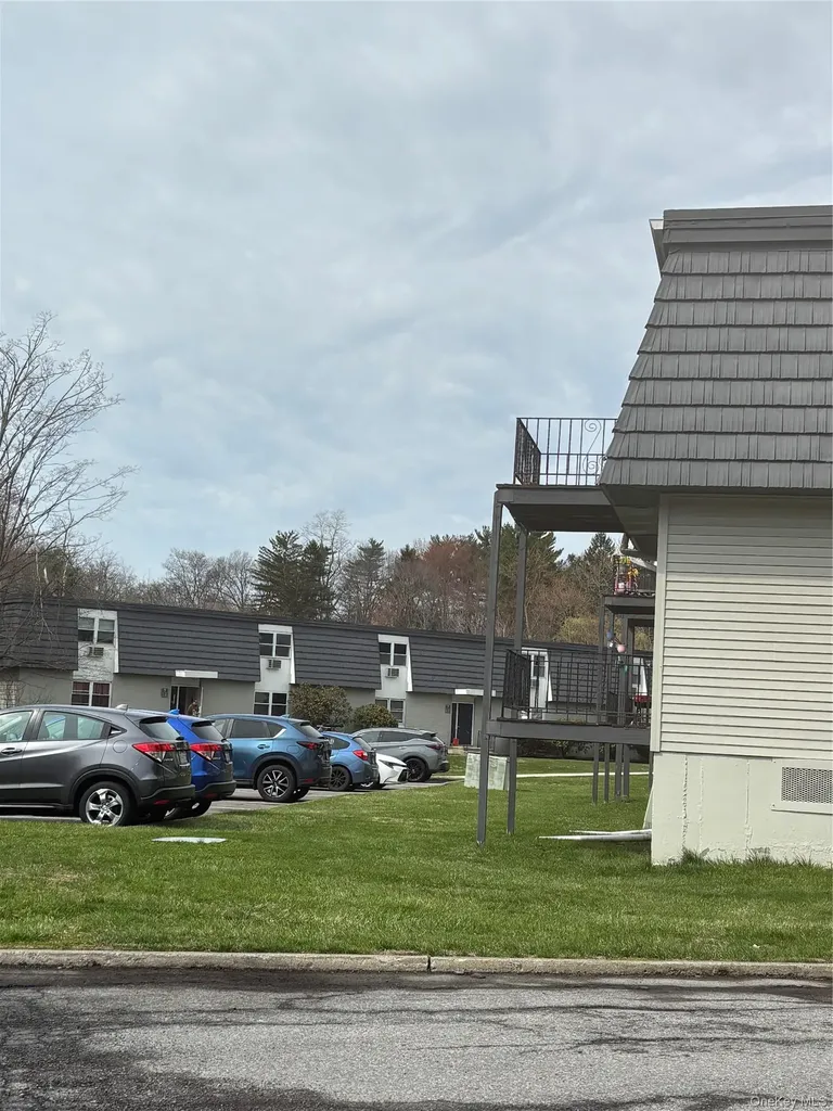 5 White Gate Road Wappingers Falls NY 12590