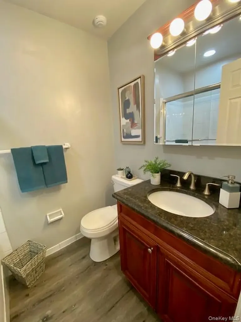40 Neal Setauket NY 11733