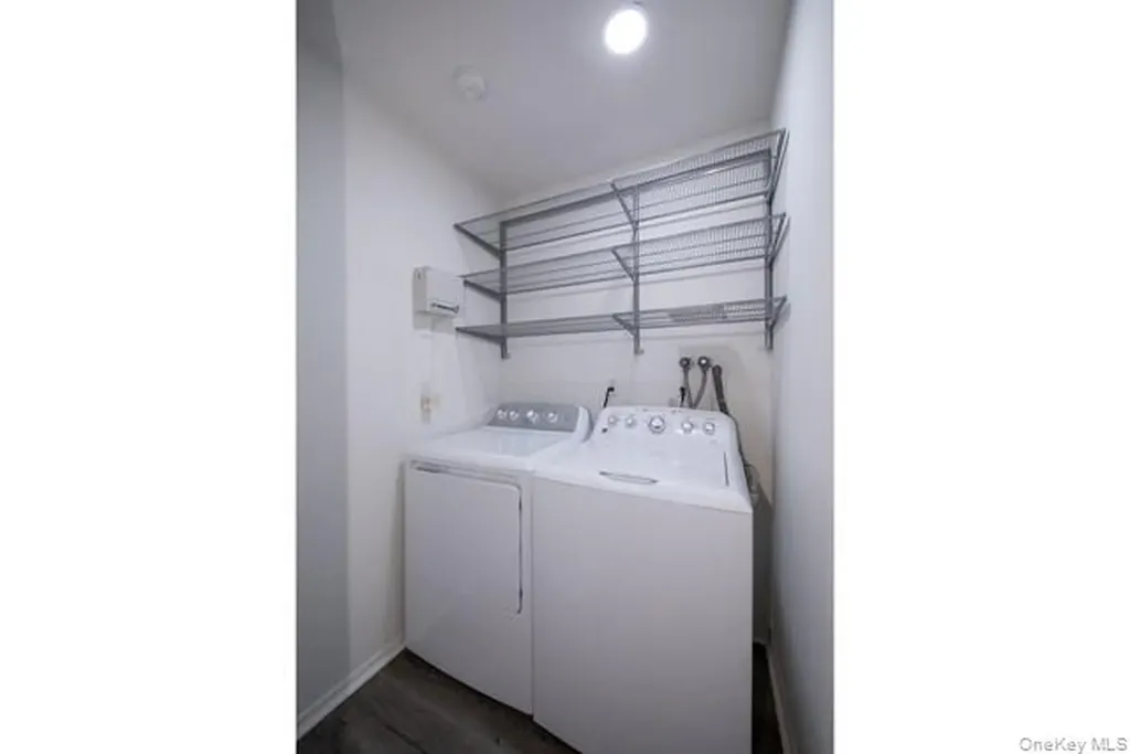 40 Neal Setauket NY 11733