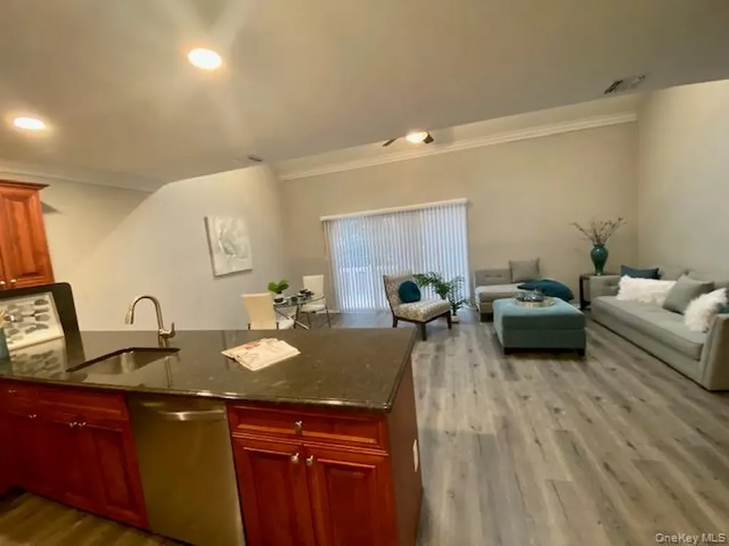 40 Neal Setauket NY 11733
