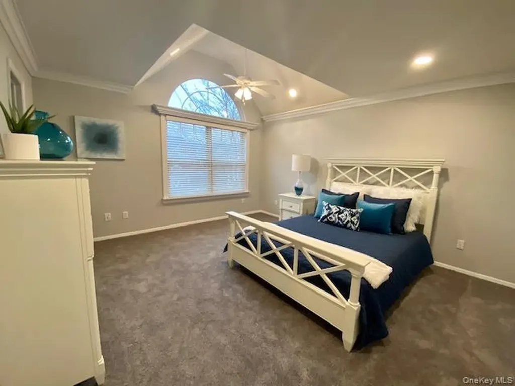 40 Neal Setauket NY 11733