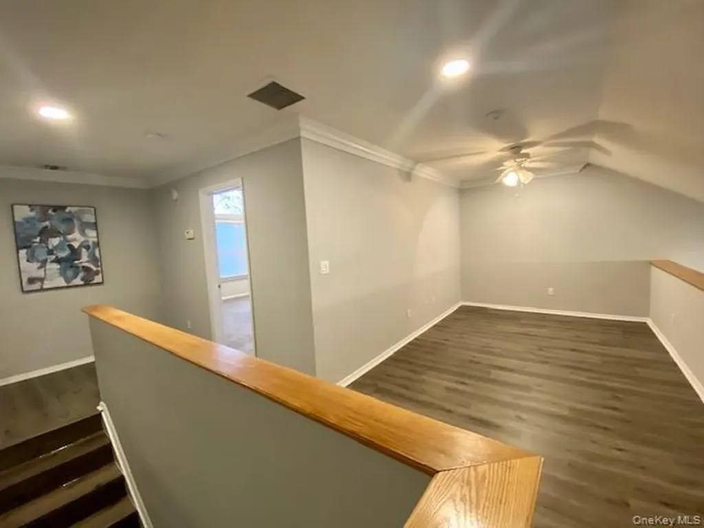 40 Neal Setauket NY 11733