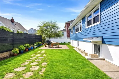32 Agawam N Yonkers NY 10704