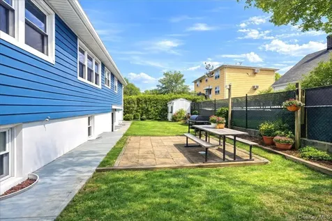 32 Agawam N Yonkers NY 10704