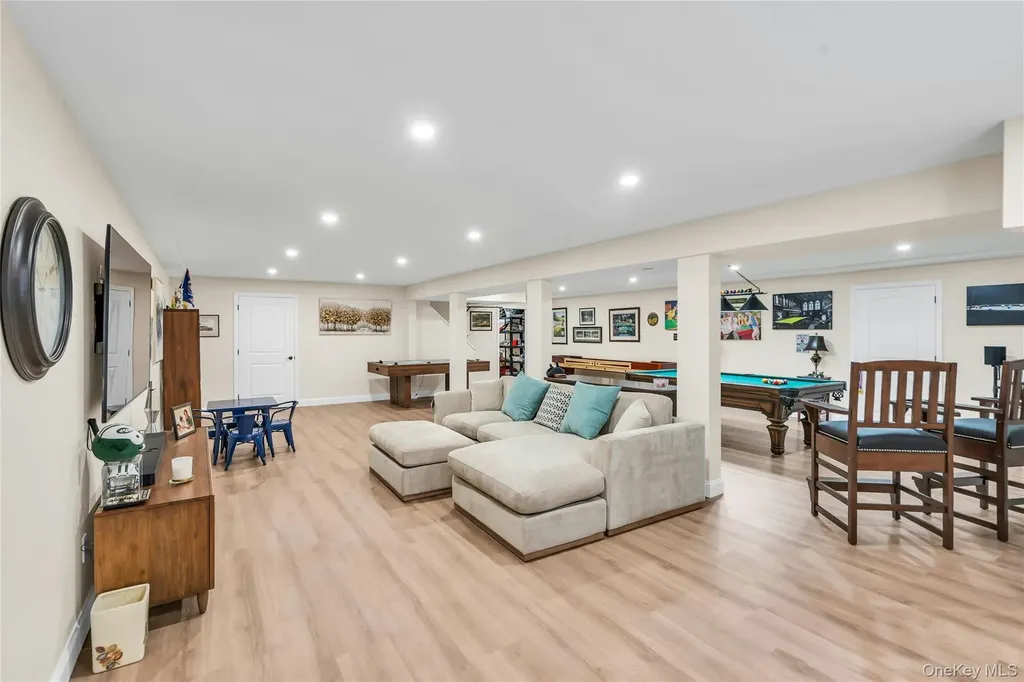 191 Belmont Circle Yaphank NY 11980