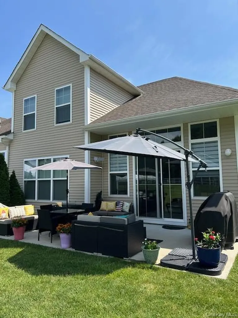 191 Belmont Circle Yaphank NY 11980