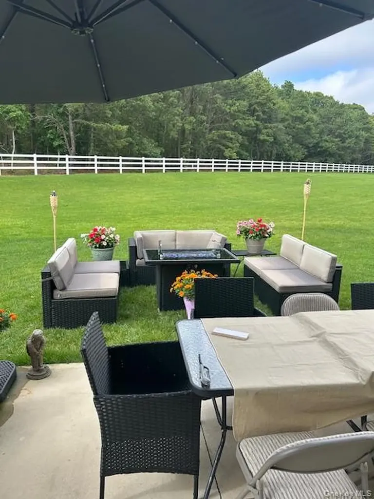 191 Belmont Circle Yaphank NY 11980