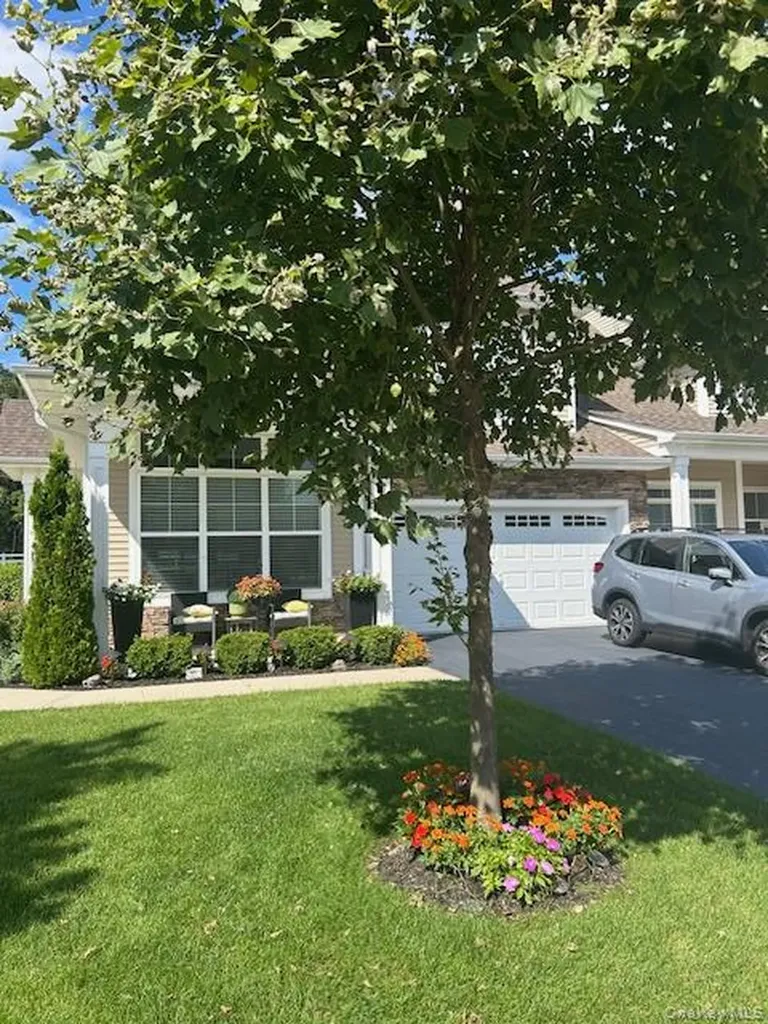 191 Belmont Circle Yaphank NY 11980