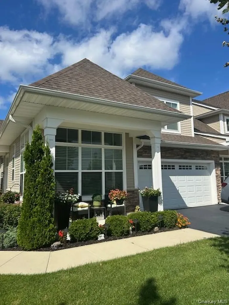 191 Belmont Circle Yaphank NY 11980