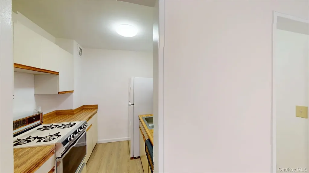 30 S Cole Avenue Spring Valley NY 10977