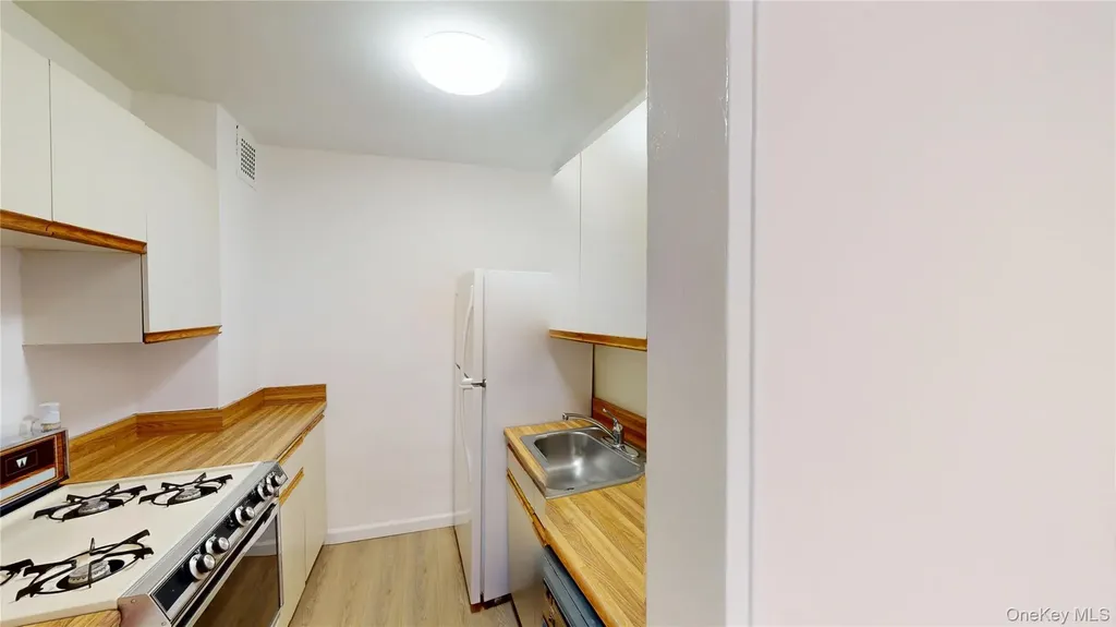 30 S Cole Avenue Spring Valley NY 10977
