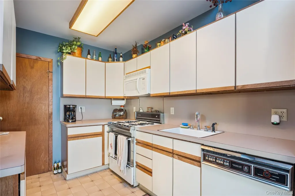 8131 164th Place Jamaica NY 11432
