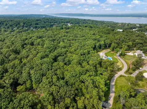 17 Carriage Trail Tarrytown NY 10591