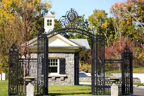 17 Carriage Trail Tarrytown NY 10591