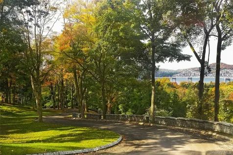 17 Carriage Trail Tarrytown NY 10591