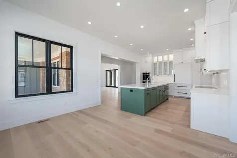 35 Club Drive Baiting Hollow NY 11933