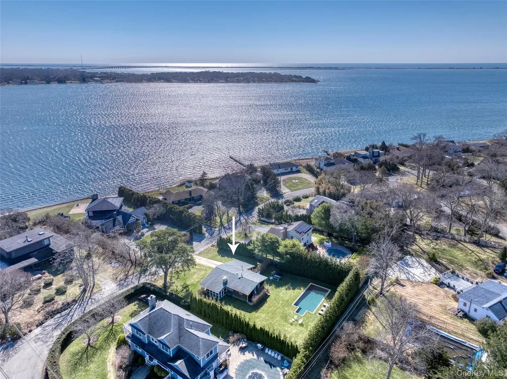 8 Romana Drive Hampton Bays NY 11946