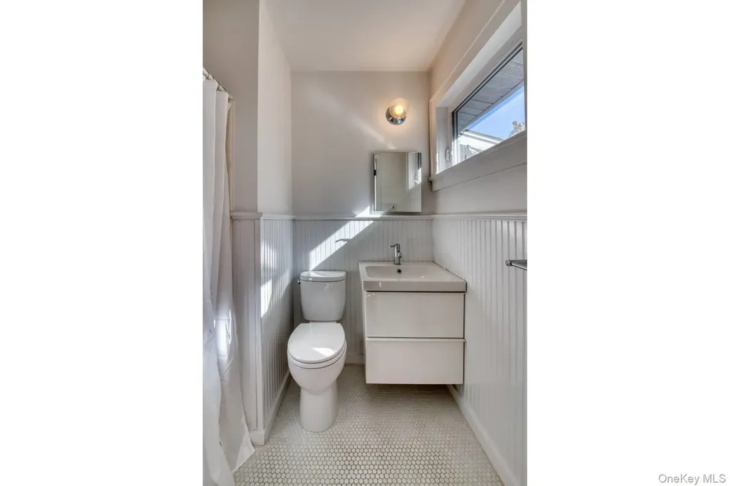 8 Romana Drive Hampton Bays NY 11946