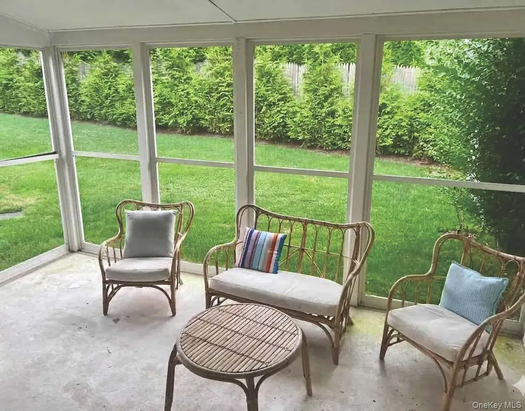 8 Romana Drive Hampton Bays NY 11946