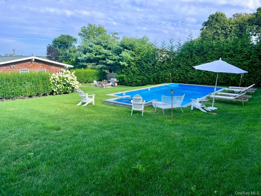 8 Romana Drive Hampton Bays NY 11946
