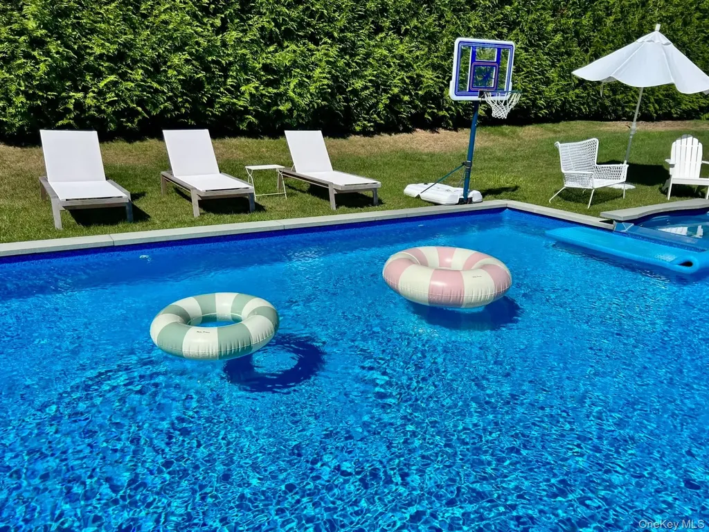 8 Romana Drive Hampton Bays NY 11946