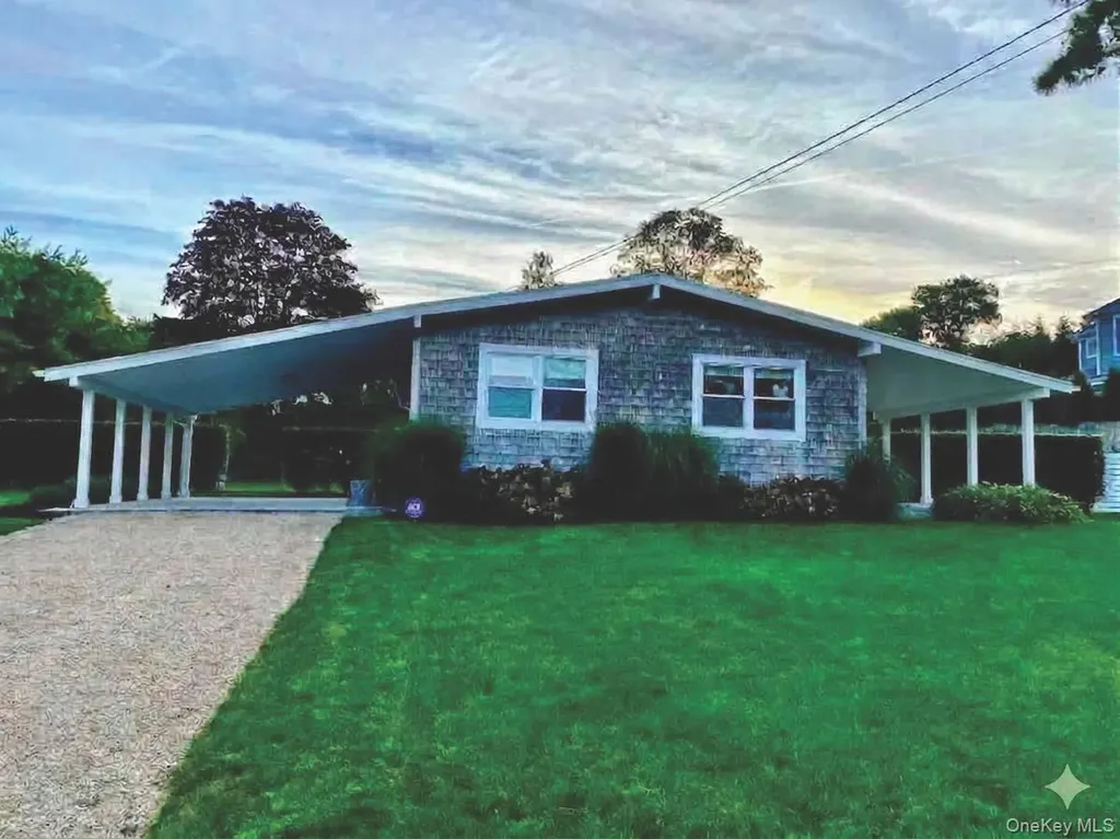 8 Romana Drive Hampton Bays NY 11946