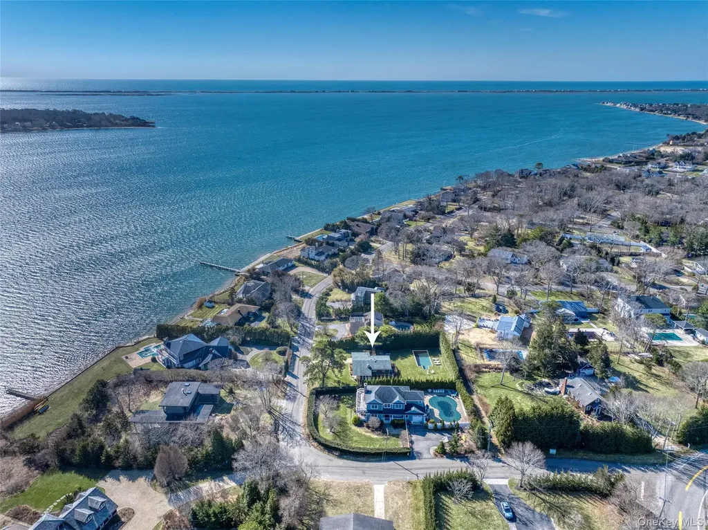 8 Romana Drive Hampton Bays NY 11946