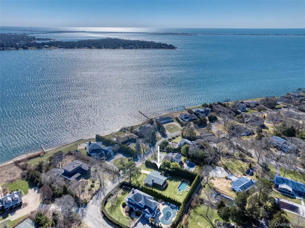 8 Romana Drive Hampton Bays NY 11946