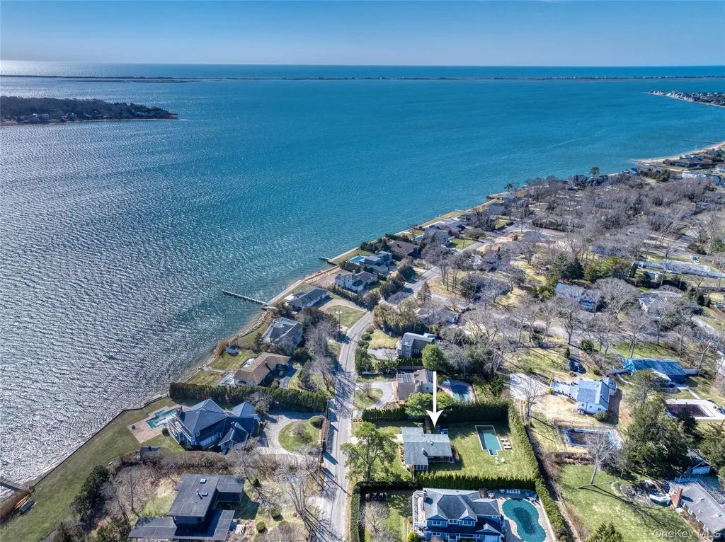 8 Romana Drive Hampton Bays NY 11946