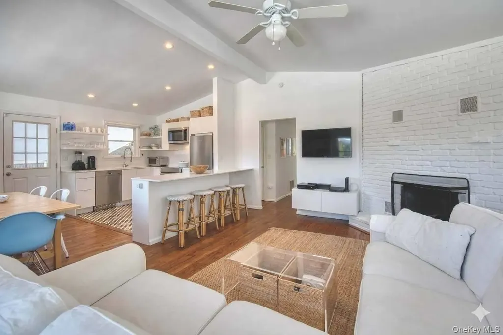 8 Romana Drive Hampton Bays NY 11946