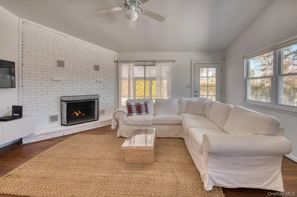 8 Romana Drive Hampton Bays NY 11946