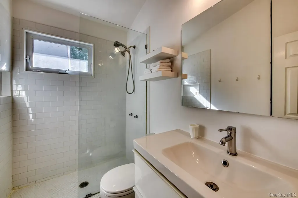 8 Romana Drive Hampton Bays NY 11946