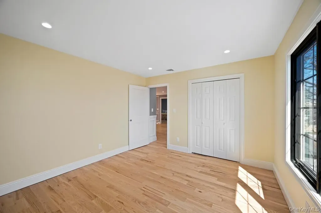 15 Forest Road Valley Stream NY 11581