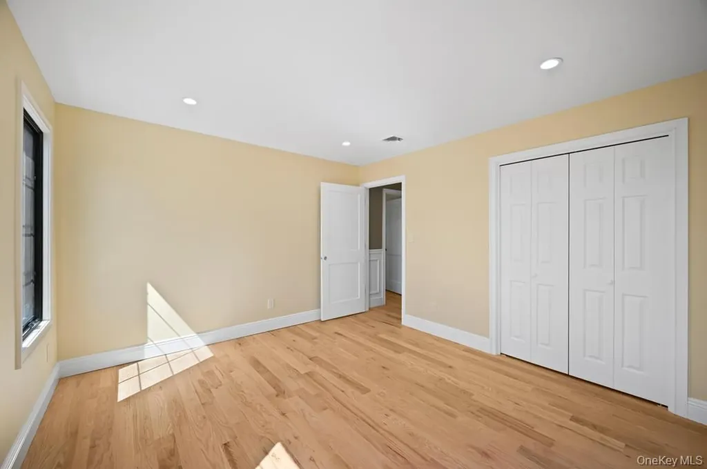 15 Forest Road Valley Stream NY 11581