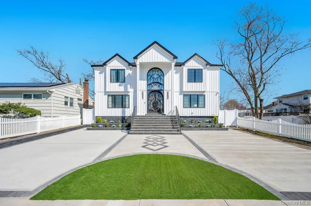 15 Forest Road Valley Stream NY 11581