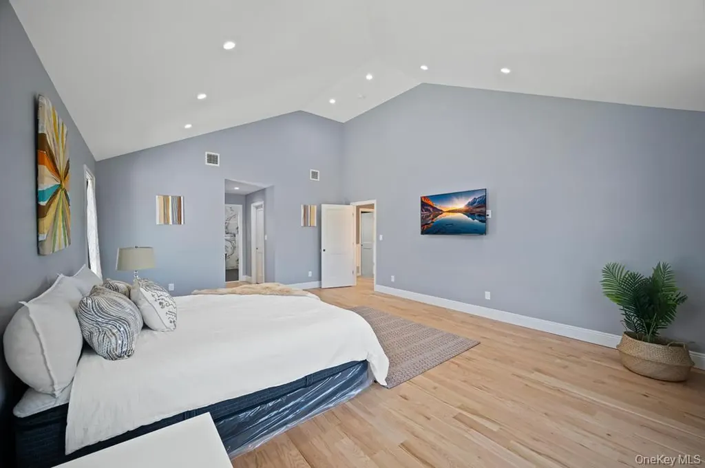 15 Forest Road Valley Stream NY 11581